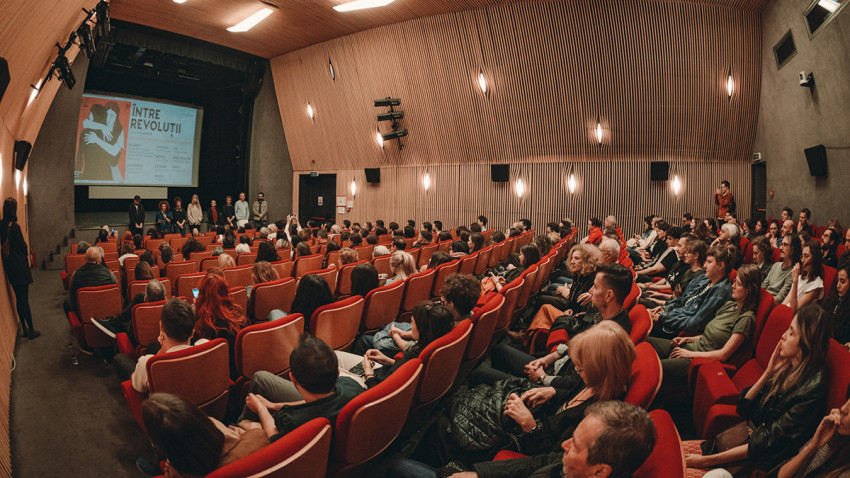 De mâine docu-ficțiunea ÎNTRE REVOLUȚII intră în cinema. Filmul regizat de Vlad Petri a avut Avanpremiera de Gală la București