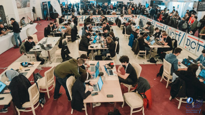 Hackerii etici pot c&acirc;știga premii totale de 100.000 de euro la competițiile și activitățile din cadrul DefCamp 2023