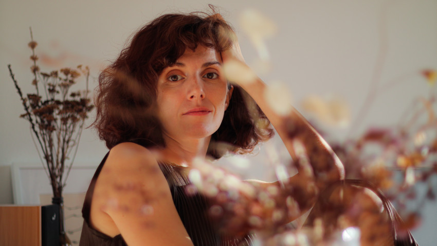 Ana Turos: Jucam în săli de sport, în case de cultură neîncălzite sau transformate în club, în școli cu WC în curte. Copiii erau încântați, dar noi eram epuizați