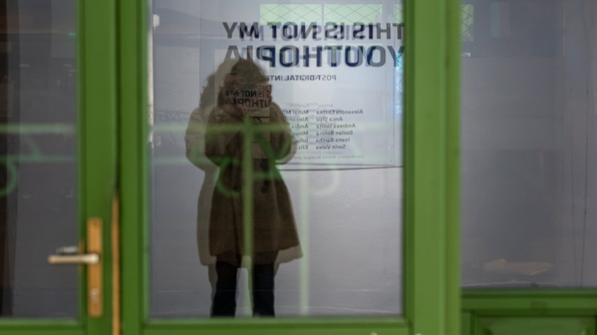 Expoziția THIS IS MY YOUTHOPIA, creată de 6 tineri care vorbesc despre lumea din jur, până pe 15 decembrie la Timișoara