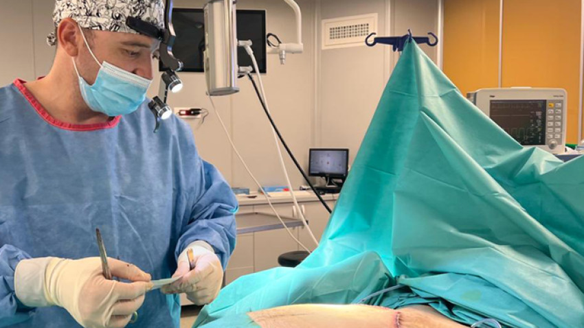 Intervenție de chirurgie female-to-male, realizată în premieră în cadrul Spitalului Arcadia din Iași