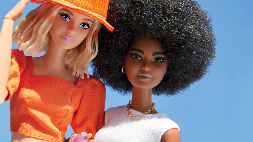 Deconectează-te și joacă-te: telefonul Barbie™ Flip, cel mai tare accesoriu al verii
