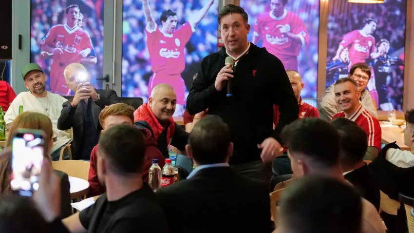 Carlsberg l-a adus în România pe Robbie Fowler