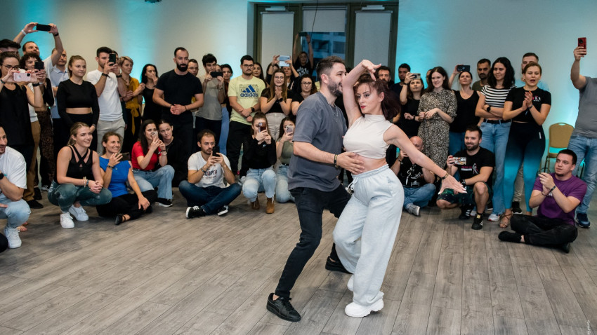 Ven Ven International Dance Festival revine cu o ediție spectaculoasă și peste 50 de artiști. Evenimentul care îmbină muzica pasională cu dansurile latino se întâmplă la Iași între 1 și 4 noiembrie