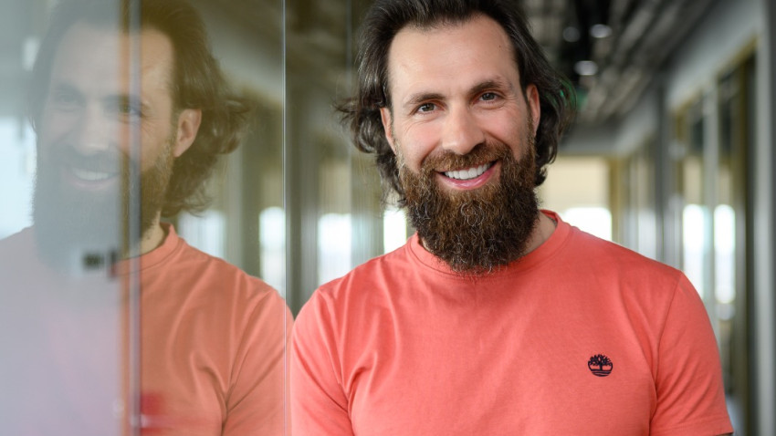 tbi bank și Safety Broker încheie un parteneriat strategic prin care oferă românilor asigurări, inclusiv RCA, cu plata în rate fără dobândă