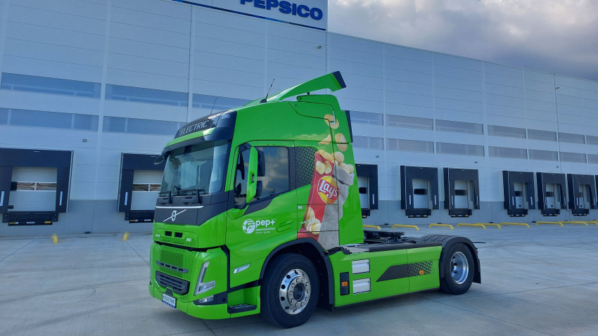 PepsiCo România investește în transportul sustenabil cu achiziția primului autocamion electric de la Volvo Trucks