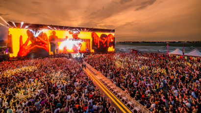 SAGA festival revine cu Rave Plane, Mainstage 360 și trei zone VIP. Cum va arăta anul acesta cel mai mare festival de muzică din București?&nbsp;