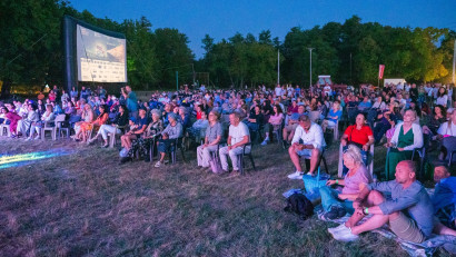 Peste 1500 de participanți la prima seară de Film &icirc;n Sat de la Peștișani.&nbsp;Festivalul continuă p&acirc;nă pe 4 august