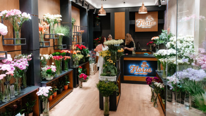 Floria reia dezvoltarea offline și investește peste 60.000 Euro &icirc;n a șasea florărie, deschisă &icirc;n franciză, &icirc;n Sun Plaza