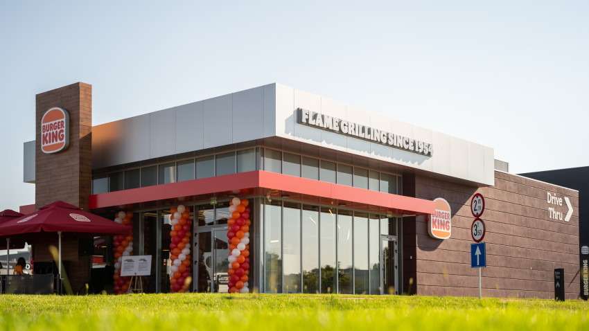 Burger King deschide în Craiova primul restaurant Drive-Thru din România