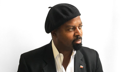 Ben Okri: Poezia are nevoie de strategia unui războinic. Pentru că poezia este război. Este războiul frumuseții și al adevărului