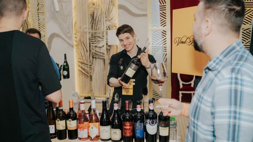 O experiență de neuitat la Suceava: Festivalul „Hai cu Pluta” a reunit peste 650 de participanți pasionați de cultura vinului