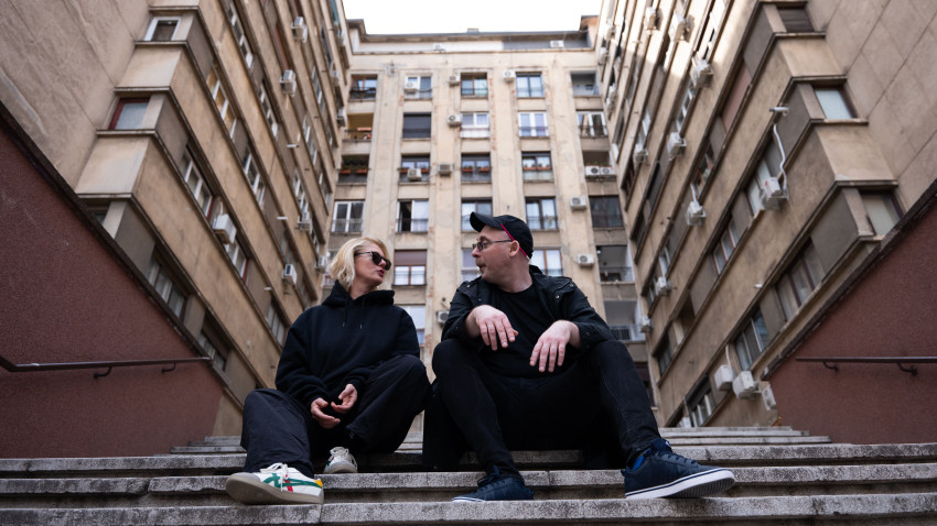 2025: Nouameapiesă? Peca Ștefan și Cinty Ionescu, într-un road trip (anti)performativ în zece orașe din România