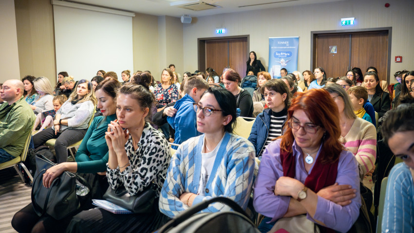 Conferința Social Moms „De la primul zâmbet la alimentația sănătoasă”: un eveniment complet dedicat sănătății orale și nutriției copiilor