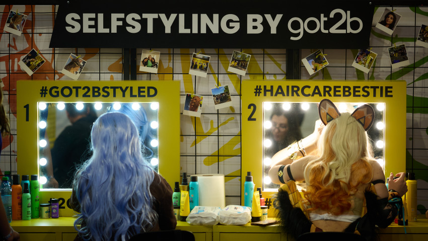 Schwarzkopf Live & got2b alături de Touch Agency colorează cu stil și lansează trenduri de hairstyling la evenimentele verii