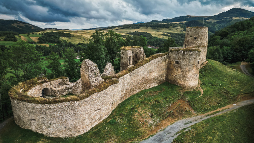 „România Atractivă” marchează un an de la lansare: peste 280.000 de utilizatori activi și a doua cea mai descărcată aplicație turistică națională