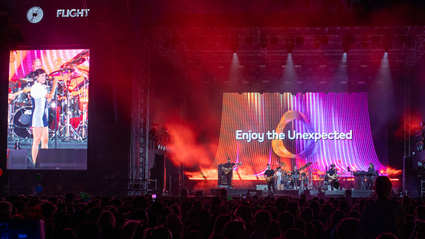 IQOS x Flight Festival: când curiozitatea și creativitatea deschid granițele dintre arte. Încă un highlight în colaborarea IQOS x Irina Rimes x Roman Tolici