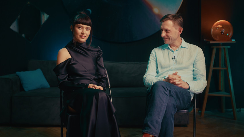 „Arta e forma supremă de libertate”. IQOS susține expresia artistică autentică printr-o colaborare surprinzătoare cu Irina Rimes și Roman Tolici