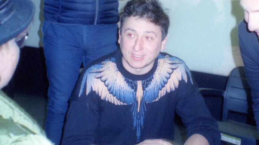 Mihai Dragolea: Râsu plânsu e un fel de glitch care ne-a ajutat să supraviețuim pe aici. Forțe enorme se năpustesc peste teritoriul carpato-danubiano-pontic și ceva din esența noastră le supraviețuiește nealterat