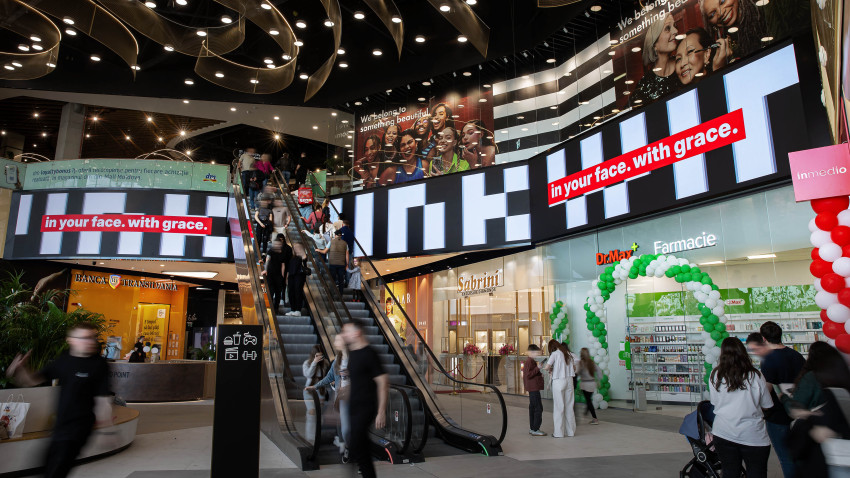 Digital Ribbon – un nou format DOOH spectaculos, lansat la Iași