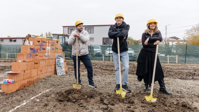 Hope and Homes for Children câștigă Premiul I la Gala Societății Civile 2025, categoria Campanii Sociale, cu campania 'Ambasador pentru ACASĂ. Când construim o CASĂ, construim un OM'