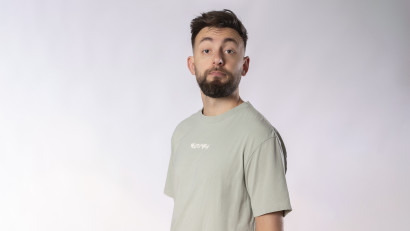 [Stand-up pe bune] Mădălin C&icirc;rje: Nu există reguli, nu există un manual clar care trebuie urmat. Fiecare face cum &icirc;l taie capul și asta cred că e frumos, că nu există cale greșită
