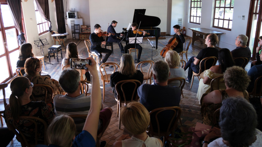 Bursierii SoNoRo Interferențe și maeștrii lor vor susține concerte la Portul Cultural Cetate și Filarmonica de Stat „Oltenia” Craiova