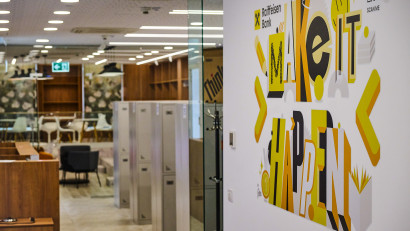 Raiffeisen Bank România contribuie la modernizarea spațiilor multifuncționale pentru studenții din Iași și din alte 7 centre universitare din țară