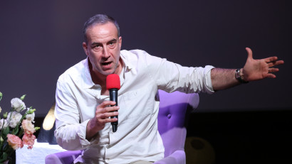 Șerban Pavlu deschide seria de întâlniri dintre artiști și spectatori. Estivalul de teatru revine cu 10 întâniri gratuite