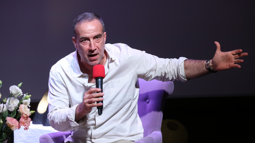 Șerban Pavlu deschide seria de întâlniri dintre artiști și spectatori. Estivalul de teatru revine cu 10 întâniri gratuite