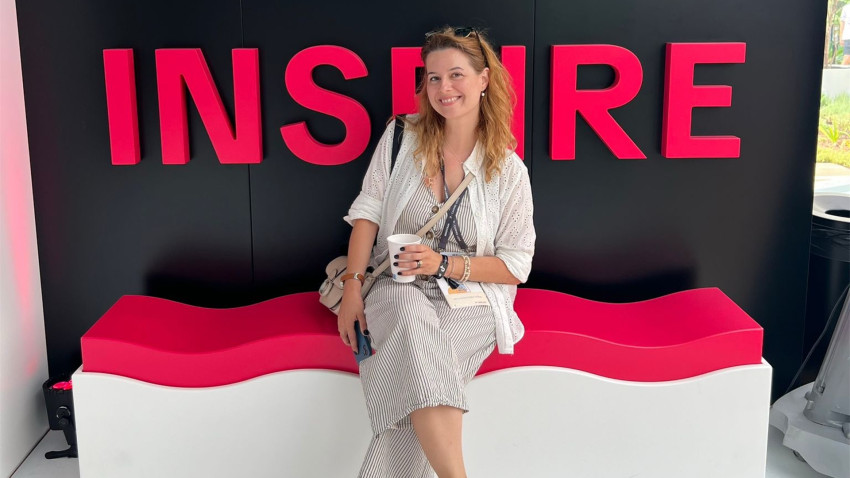 pastel consolidează strategic-integrat departamentul de producții video. Diana Gordon, Head of AV production: „Videoul dă tonul, ritmul și emoția unei campanii.”