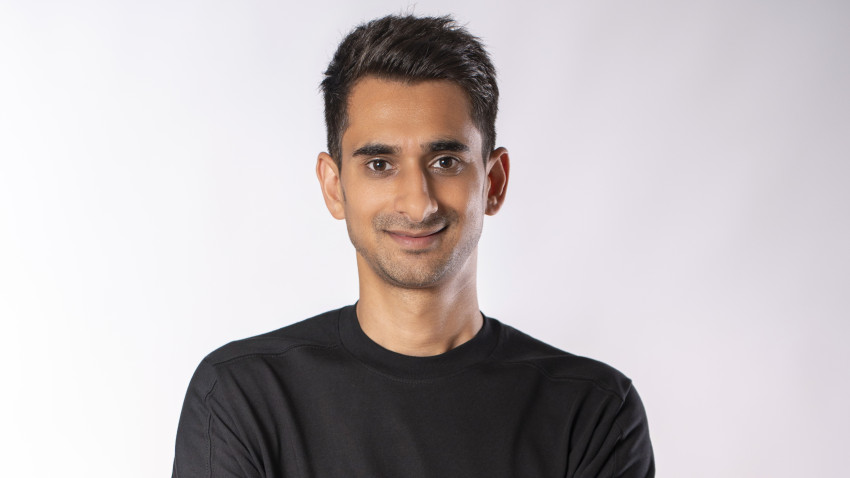 ​​[Stand-up pe bune] Florin Gheorghe: Amprenta mea sunt glumele despre rasism și familie