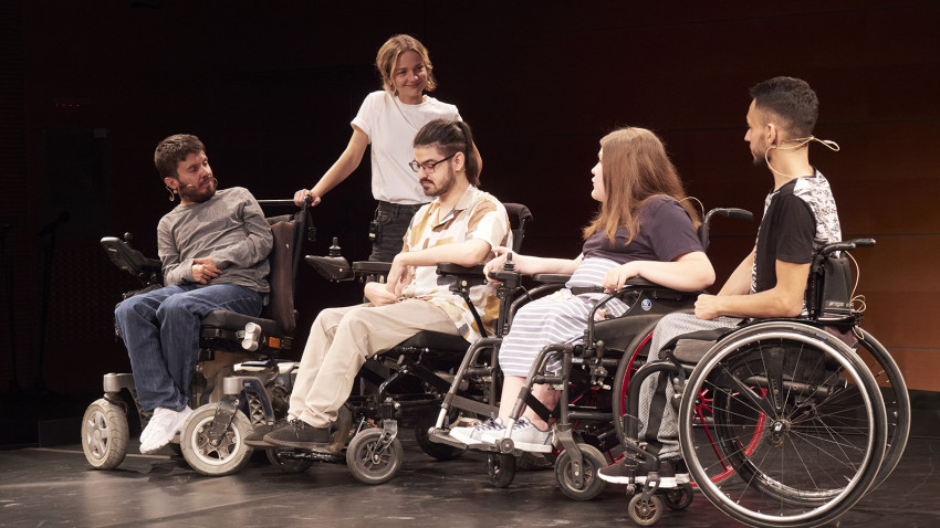 Peste 2300 de oameni au urmărit Nicio pastilă magică, primul spectacol cu actori amatori cu dizabilități motorii în distribuție