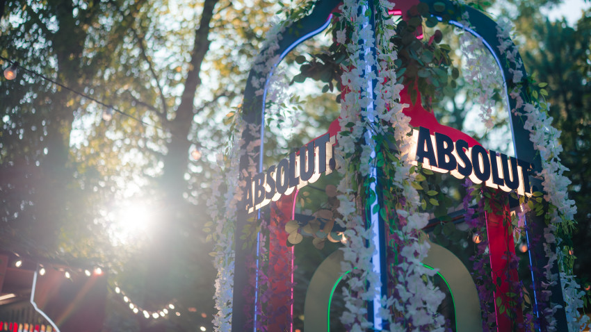 ABSOLUT X Highlight Group: trei cocktailuri, un festival și o vară de ținut minte
