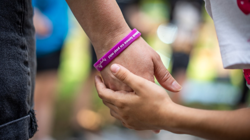 Lumea așteaptă un erou, copiii așteaptă un prieten