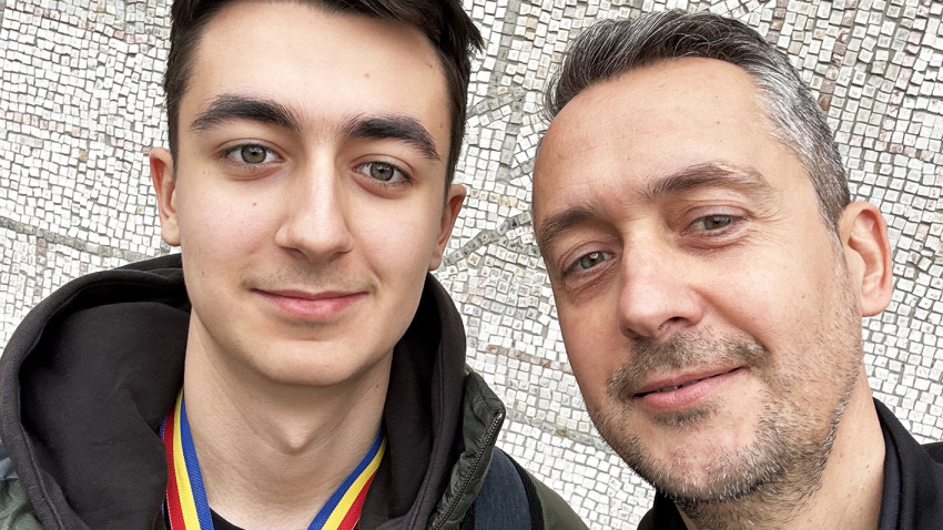 [Parenting creativ] Liviu Țurcanu: Îți schimbă toate aspectele funcționale ale vieții buletinul de părinte: drumurile, ce cumperi din magazine, ce mănânci și când stai la masă, vocabularul, micro-societatea în care te afli