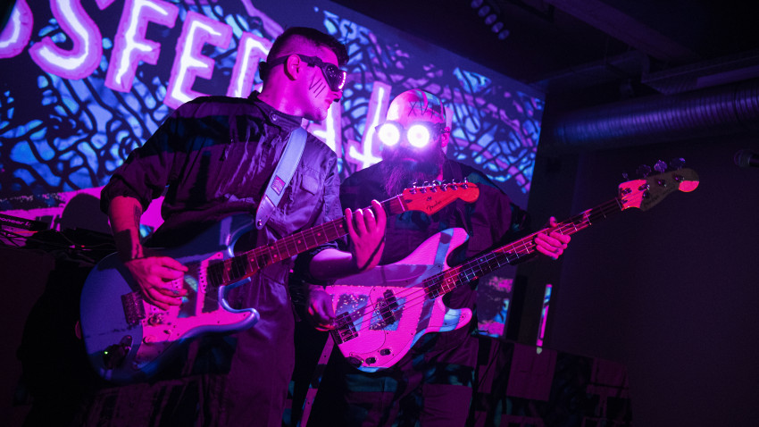 [Gen Punk] Bossferatu: Într-un ocean de slop, trenduri și bait, muzica te ține la suprafață, îți permite să respiri