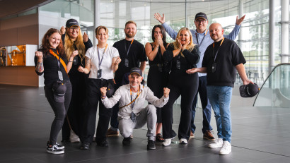 VELO și echipa McLaren de Formula 1 creează o experiență memorabilă pentru fani prin campania "Live Your Fandom"