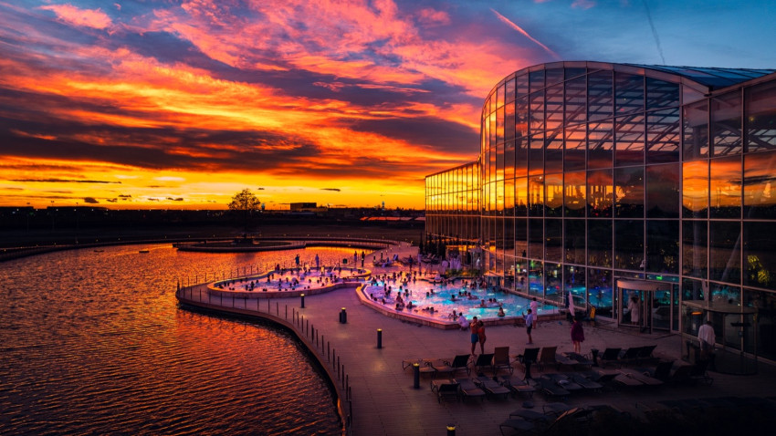 Căldură, ritm și spectacol: între 6 și 26 octombrie Bucureștiul devine capitala mondială a saunei. Sauna Fest durează 3 săptămâni si promite experiențe unice, în premieră pentru România