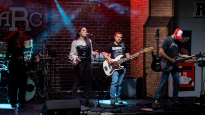 [Gen Punk] Sothis: Probabil va urma un val &icirc;ntreg de muzică creată cu AI. Vedem cum foarte multe piese create de AI &icirc;ncep să prindă la public