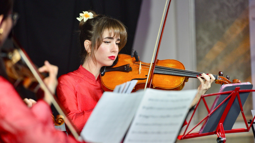 Natalia Stoenescu: De prima dată când am ascultat sunetul viorii am știut că vreau să devin violonistă și nici nu m-am gândit la posibilitatea de a alege alt instrument