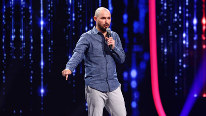 [Stand-up pe bune] Cătălin Răileanu: Umorul vine de multe ori din greutăți și durere, englezii sunt cel mai bun exemplu de genul ăsta, soarele nu prea iese acolo, dar fac haz de necaz și merg &icirc;nainte