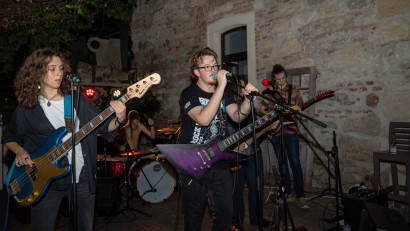 [Gen Punk] Harmoniac: Arta are puterea de a trăi mai mult dec&acirc;t tine și de a conecta oamenii cu ei &icirc;nșiși