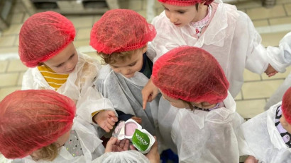Danone România redeschide porțile fabricii de iaurt din București pentru o nouă ediție de vizite în fabrică dedicate grădinițelor și școlilor