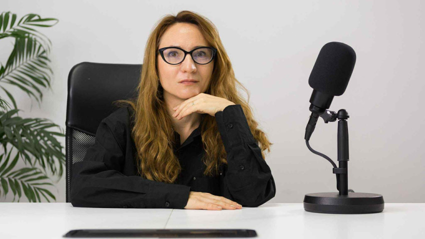 [Work & Self] Magda Grădinaru: Îmi dau seama că sunt cu totul confiscată de ceea ce fac profesional și că profesia mea a fost un alt membru al familiei, un scaun în plus la masă, în fiecare zi