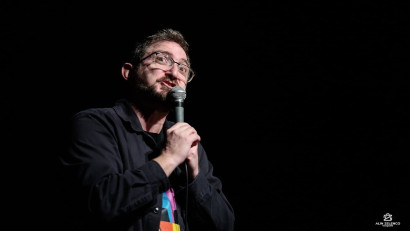 [Stand-up pe bune] Dan Birtaș: Pare că stand-up-ul este o meserie unde ți se testează capacitatea de a te &icirc;ntoarce la durere