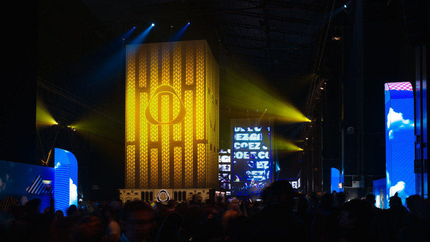 IQOS și SELETTI marchează colaborarea din 2025 prin lansarea unei colecții îndrăznețe, în ediție limitată