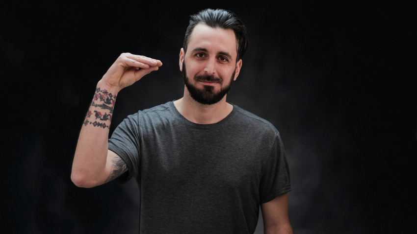[Stand-up pe bune] Dănuț Petre: Am momente în show când se lasă liniștea. Dar știu că e o liniște apreciată. La modul: Dar vai, unde a putut s-o ducă?