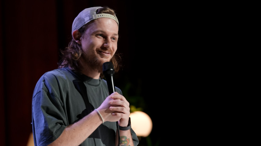 [Stand up pe bune] Darius Grigorie: Îmi place să prezint lumea așa cum o văd eu, chiar dacă asta doare câteodată sau dacă e puțin stânjenitor