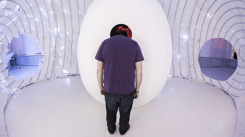 Saint Machine: În loc să ne uităm în noi, tot prin externalizare căutăm salvarea, doar că acum, în locul zeilor, am pus algoritmii. E tot o formă de cedare a puterii, în speranța că cineva sau ceva știe mai bine